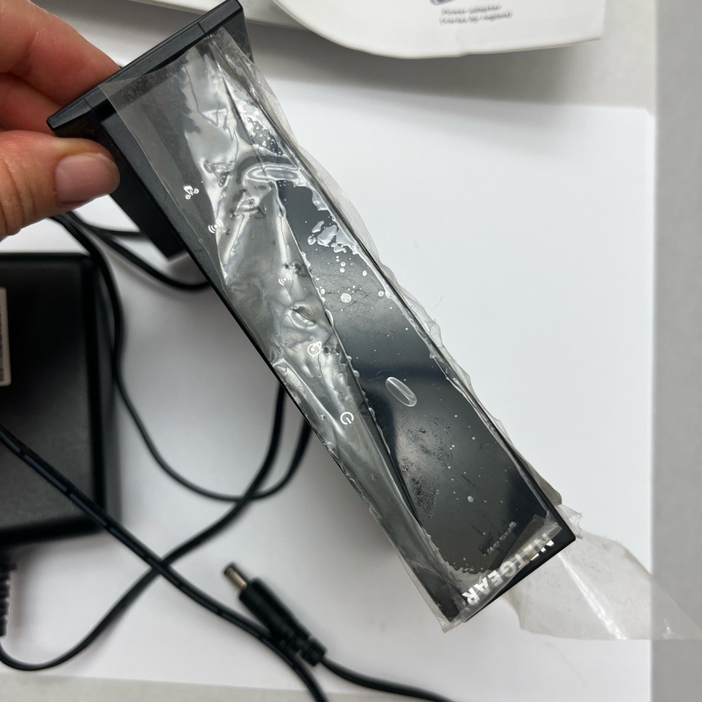 NETGEAR 🛜 N300 WiFi Router, model WNR2000 - Picture 15 of 15